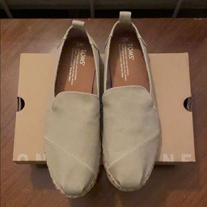 Toms NIB Desert Taupe Washed Canvas- Size 7